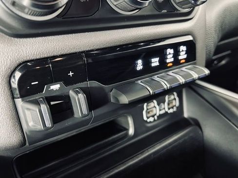 Used 2020 RAM 1500 Big Horn AWD/4WD image 38