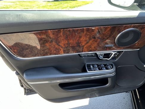 Used 2019 Jaguar XJ R-Sport image 15