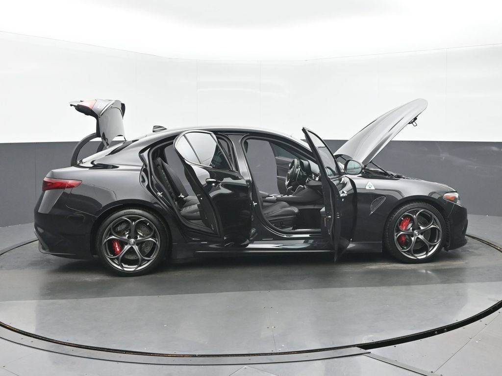Used 2022 Alfa Romeo Giulia Quadrifoglio RWD image 41