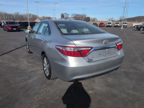 Used 2015 Toyota Camry XLE image 3