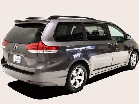 Used 2011 Toyota Sienna LE image 6