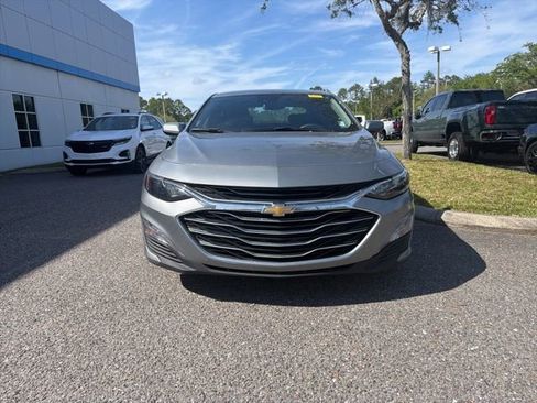 Used 2025 Chevrolet Malibu LT image 2