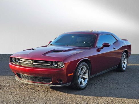 Used 2019 Dodge Challenger SXT image 7