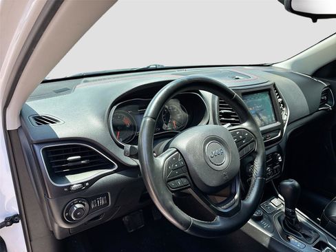 Used 2019 Jeep Cherokee Trailhawk AWD/4WD image 9