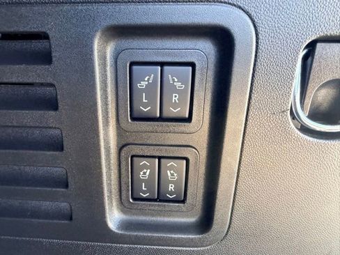 Used 2025 Chevrolet Traverse High Country AWD/4WD image 33