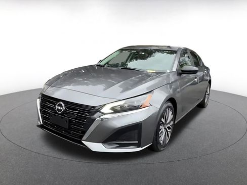 Used 2025 Nissan Altima 2.5 SV image 7