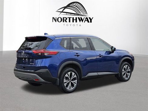 Used 2021 Nissan Rogue SV w/ Premium Package image 4