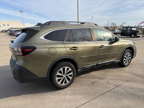 Used 2022 Subaru Outback Premium image 5
