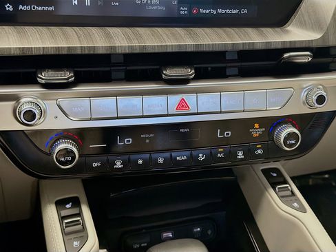 Used 2025 Kia Telluride EX w/ EX Captain's Chair Package image 10