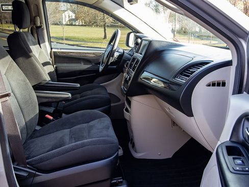 Used 2019 Dodge Grand Caravan SE image 22