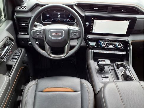 Used 2024 GMC Sierra 1500 AT4 w/ Technology Package AWD/4WD image 4