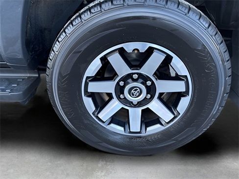 Used 2024 Toyota 4Runner TRD Off-Road image 27