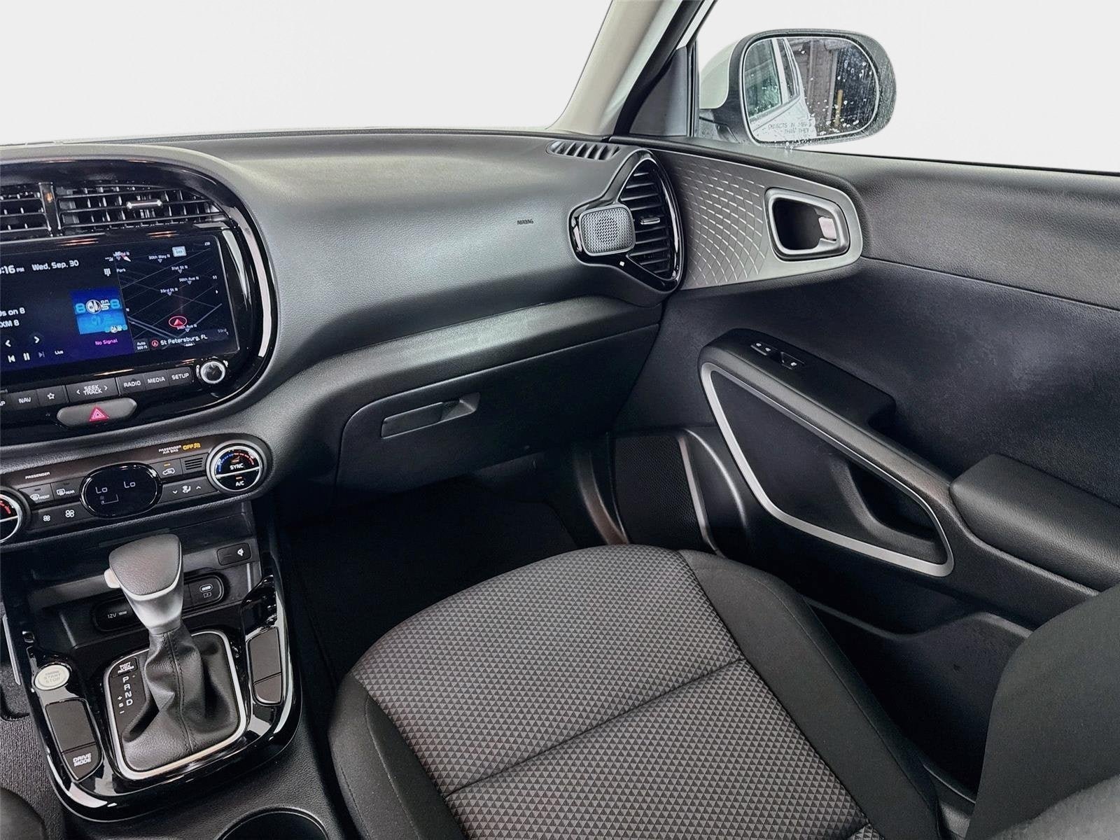 Used 2024 Kia Soul S FWD image 23