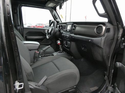 Used 2019 Jeep Wrangler Unlimited Sport image 15