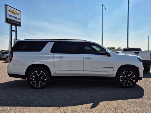 Used 2023 Chevrolet Suburban RST w/ Luxury Package AWD/4WD image 2