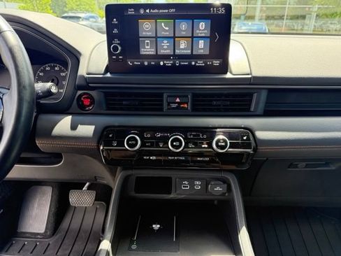Used 2025 Honda Pilot TrailSport image 21