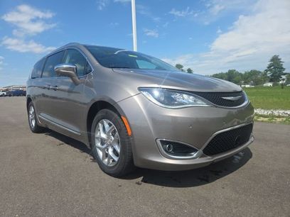 Used 2018 Chrysler Pacifica Limited w/ Advanced Safetytec Group