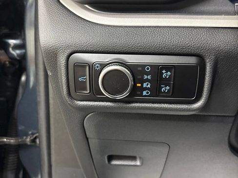 Used 2023 Ford Explorer XLT AWD/4WD image 12