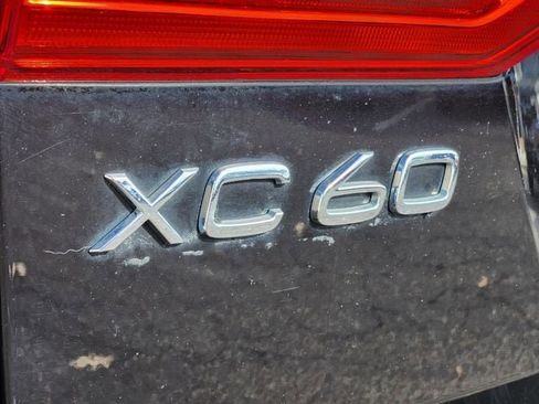 Certified 2022 Volvo XC60 B5 Momentum image 18