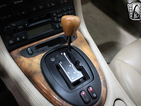 Used 2001 Jaguar XK8 Convertible image 22