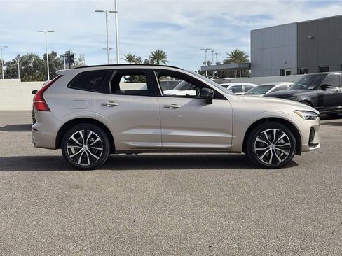 Certified 2023 Volvo XC60 B6 Ultimate w/ Climate Package image 6