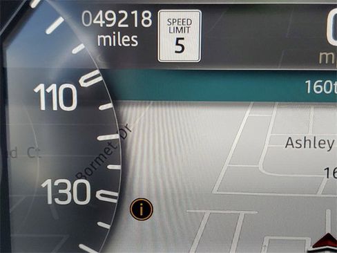 Used 2023 Land Rover Defender 90 X-Dynamic SE image 25