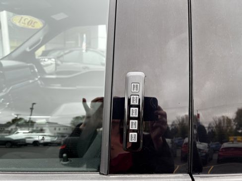 Used 2021 Ford F150 XLT w/ Equipment Group 302A High image 9