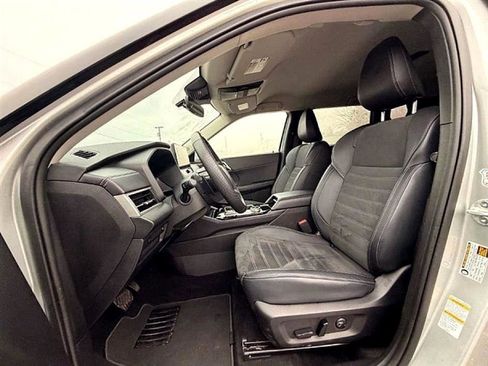 Used 2025 Mitsubishi Outlander SE image 6