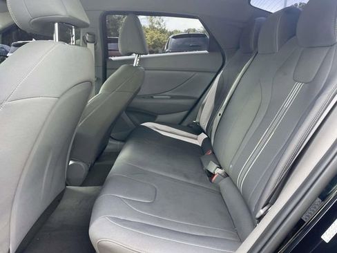 Used 2023 Hyundai Elantra SEL FWD image 11