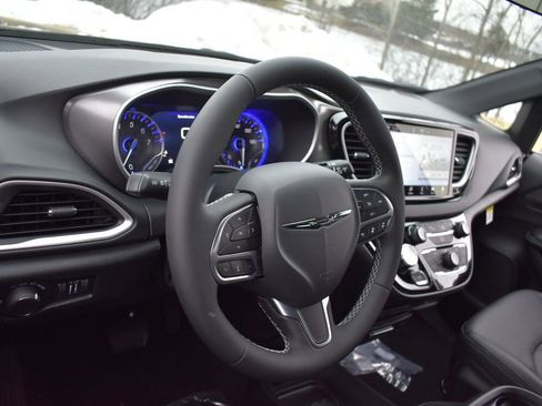 New 2026 Chrysler Voyager LX FWD image 9