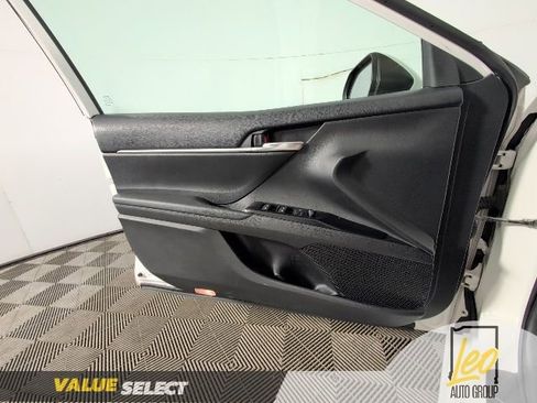 Used 2019 Toyota Camry LE image 21