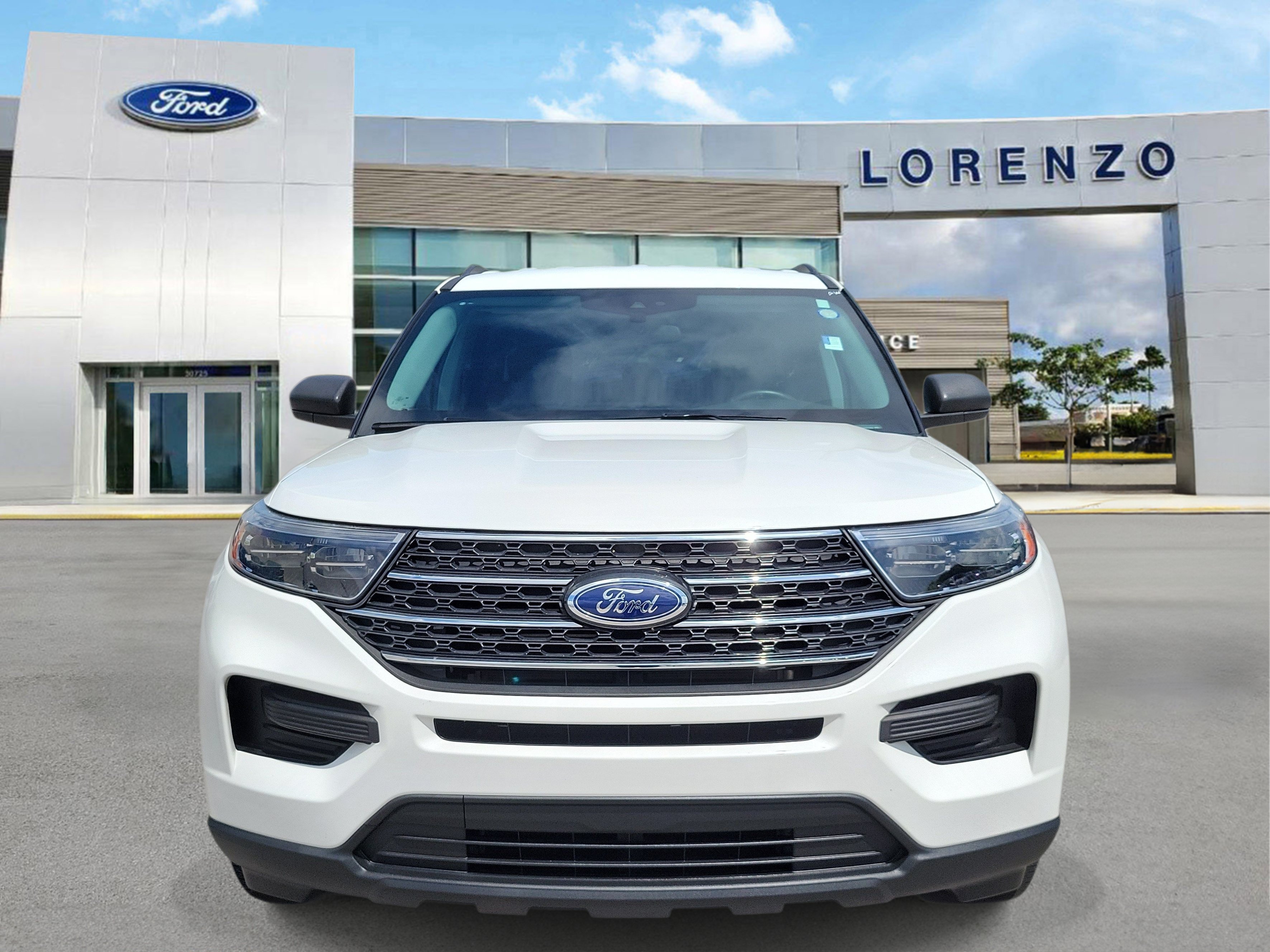Used 2023 Ford Explorer XLT RWD image 2