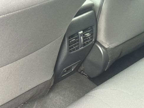 Used 2022 Toyota Corolla Cross LE image 36