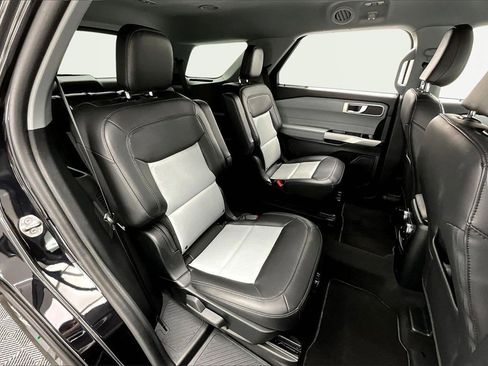 Used 2023 Ford Explorer XLT w/ Equipment Group 202A image 27