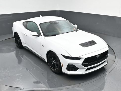Used 2025 Ford Mustang GT RWD image 19