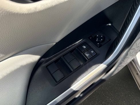 Used 2019 Toyota RAV4 XLE AWD/4WD image 17