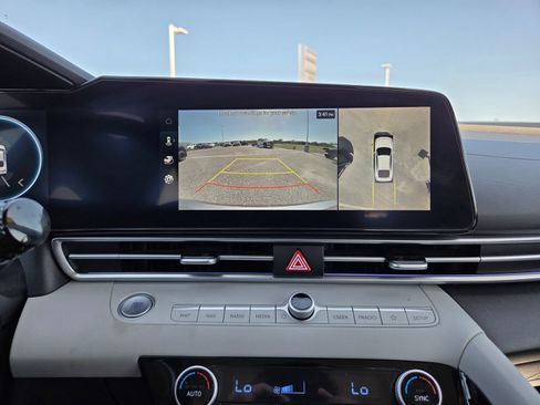 Used 2024 Hyundai Elantra Limited FWD image 39