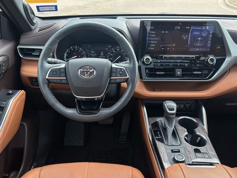 Used 2021 Toyota Highlander Platinum image 8