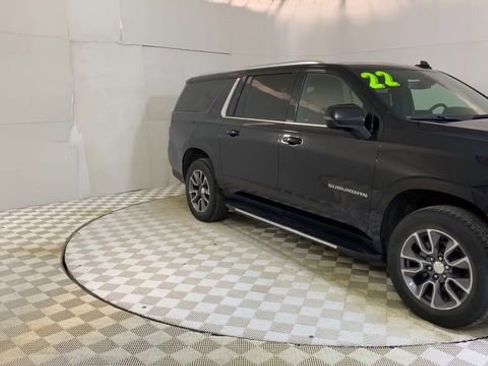 Used 2022 Chevrolet Suburban LT w/ Luxury Package image 2