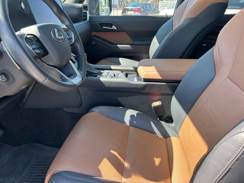 Used 2025 Lexus GX 550 AWD/4WD image 11