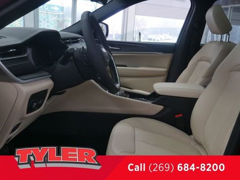 New 2026 Jeep Grand Cherokee Limited w/ Limited Altitude Package AWD/4WD image 33