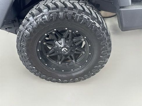 Used 2017 Jeep Wrangler Unlimited Sport w/ Quick Order Package 24S AWD/4WD image 27