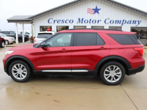 Used 2020 Ford Explorer XLT w/ Equipment Group 202A AWD/4WD image 8