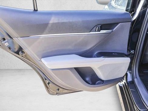 Used 2018 Toyota Camry LE image 22