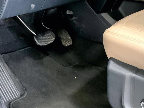 Used 2024 Ford Expedition Limited image 22