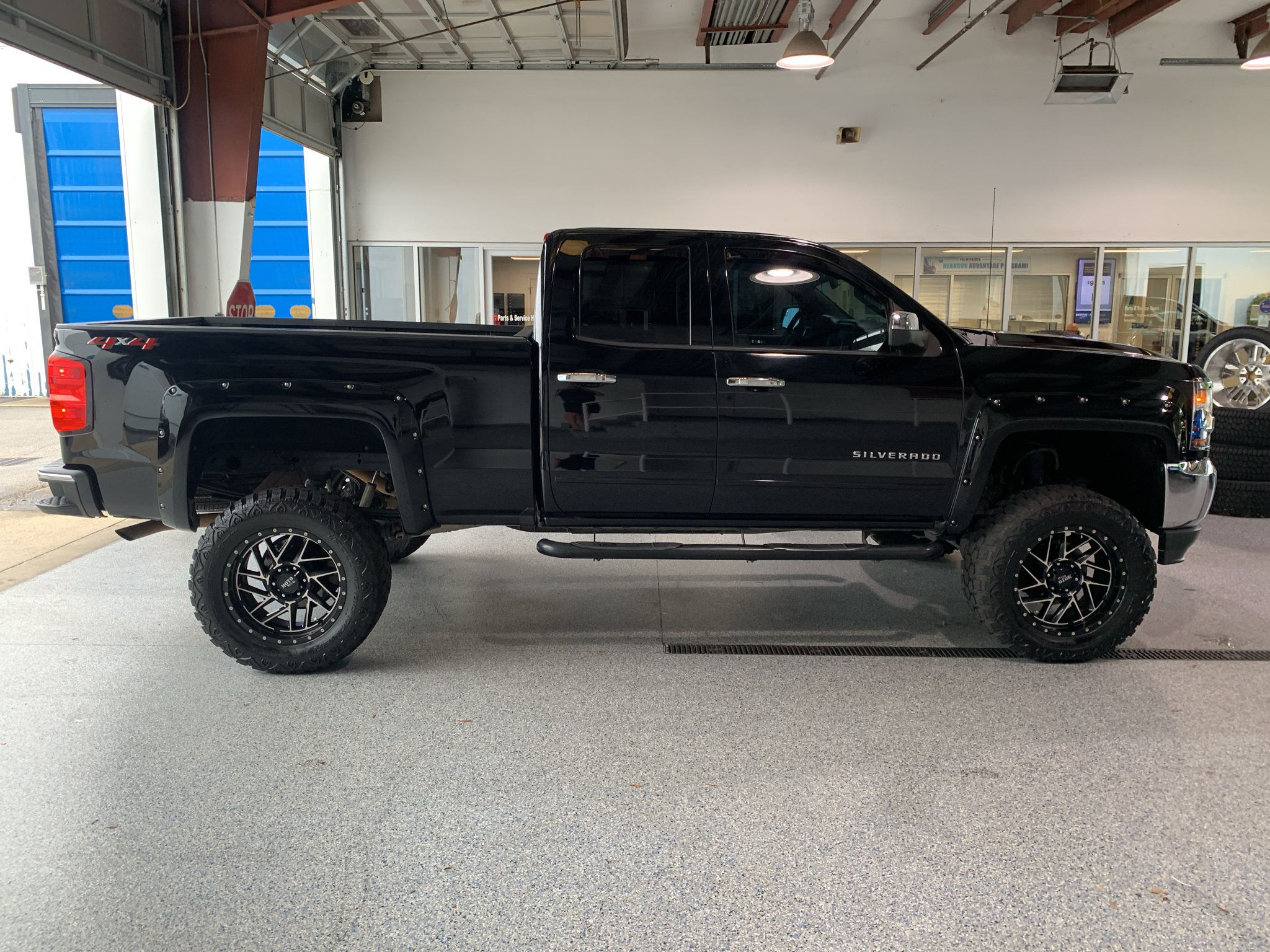 Used 2018 Chevrolet Silverado 1500 LT AWD/4WD image 12
