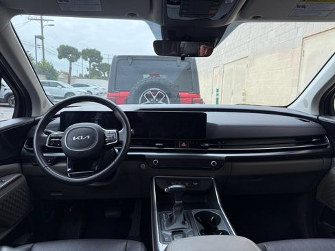 Used 2026 Kia Carnival FWD image 32