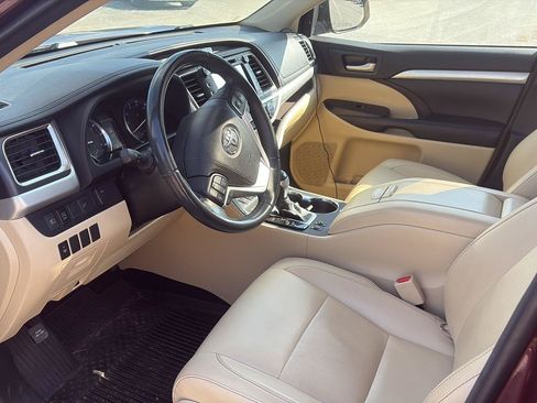 Used 2018 Toyota Highlander XLE AWD/4WD image 14