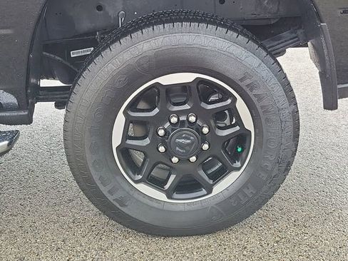 New 2025 RAM 3500 Laramie AWD/4WD image 18
