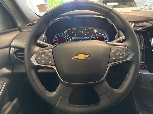 Used 2023 Chevrolet Traverse LT FWD image 18